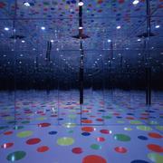 Yayoi Kusama, <em>Infinity Dots Mirrored Room</em>, 1996